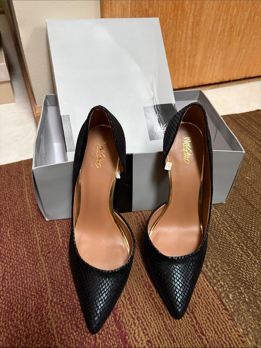 Mossimo Supply Co. Black Pointed-Toe Textured Pumps